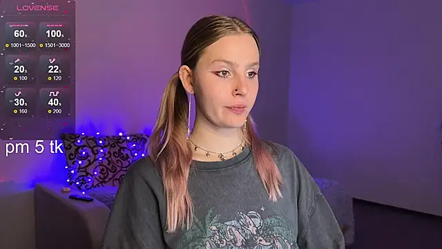 Snapshot of Chanel_Gill chatting on 02-02-25, 08:30 Chanel Gill online show from 02-02-25, 08:30