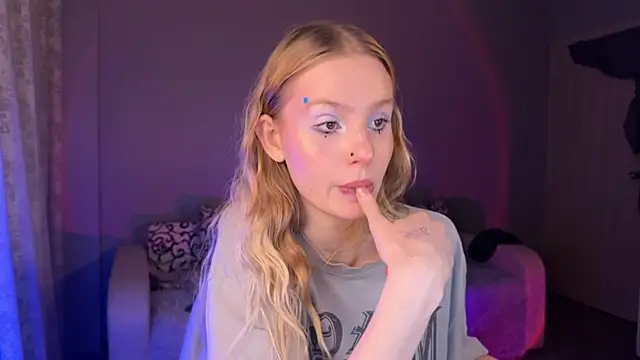 Snapshot of Chanel_Gill chatting on 09-10-25, 03:56 Chanel Gill online show from 09-10-25, 03:56