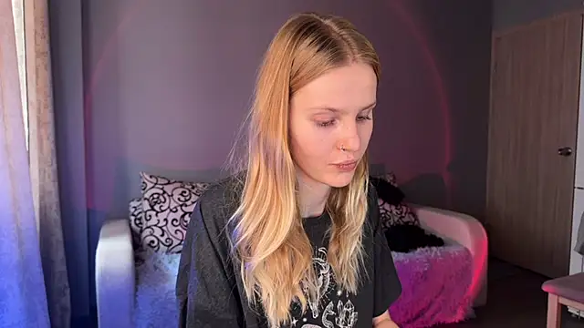 Snapshot of Chanel_Gill chatting on 09-20-25, 05:30 Chanel Gill online show from 09-20-25, 05:30