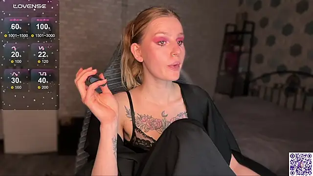 Snapshot of Chanel_Gill chatting on 10-31-25, 06:31 Chanel Gill online show from 10-31-25, 06:31