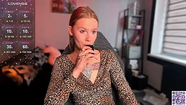 Snapshot of Chanel_Gill chatting on 11-05-25, 11:21 Chanel Gill online show from 11-05-25, 11:21