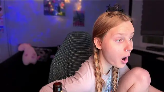 Chanel Gill online show from 12-17-25, 06:36