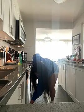 MeghanXO online show from 01-29-25, 03:04