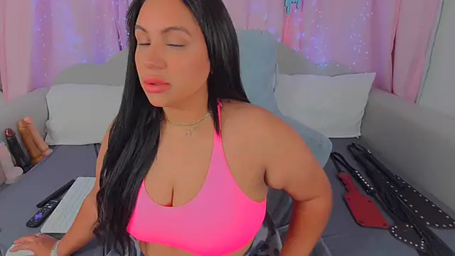 MeghanXO online show from 10-13-25, 01:11