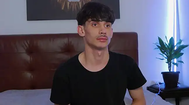 Snapshot of DanielCrush1 chatting on 02-14-25, 04:31 DanielCrush1 online show from 02-14-25, 04:31