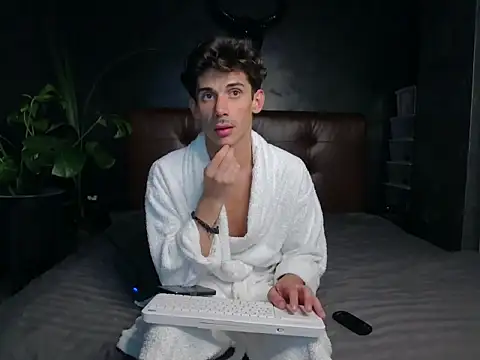 Snapshot of DanielCrush1 chatting on 09-27-25, 01:49 DanielCrush1 online show from 09-27-25, 01:49