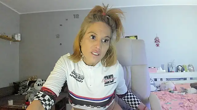 Snapshot of Orchideaxx chatting on 03-10-25, 01:01 Orchideaxx online show from 03-10-25, 01:01
