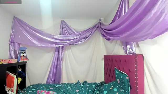 Snapshot of sirenadirtysexxx chatting on 03-23-25, 05:00 sirenadirtysexxx online show from 03-23-25, 05:00