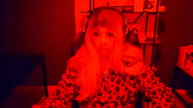 Snapshot of LatruieSow chatting on 01-10-26, 12:34 LatruieSow online show from 01-10-26, 12:34