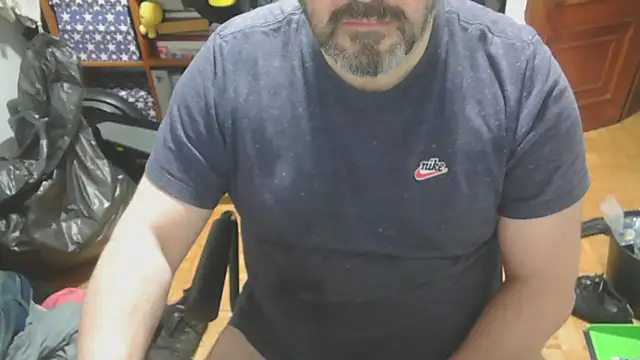 Snapshot of mikeyhotbear chatting on 12-15-24, 05:42 mikeyhotbear online show from 12-15-24, 05:42