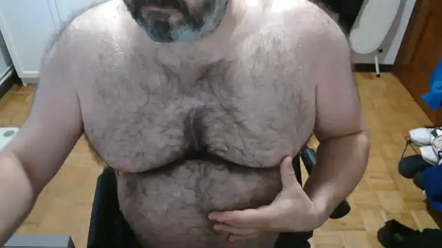 Snapshot of mikeyhotbear chatting on 07-14-26, 05:12 mikeyhotbear online show from 07-14-26, 05:12