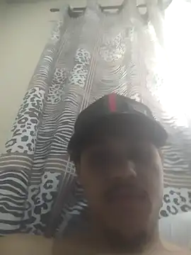 Snapshot of Miguel_I chatting on 12-18-25, 07:20 Miguel I online show from 12-18-25, 07:20