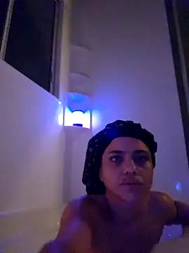 Snapshot of RuggyRackz chatting on 10-23-25, 02:33 RuggyRackz online show from 10-23-25, 02:33