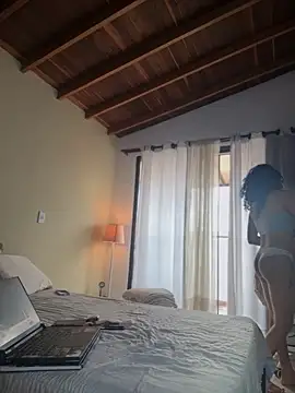 GabriSaenz online show from 10-21-25, 02:18