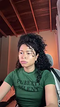 GabriSaenz online show from 10-30-25, 01:12