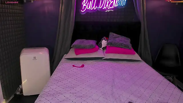 bull vixen2001 online show from 09-18-25, 12:07