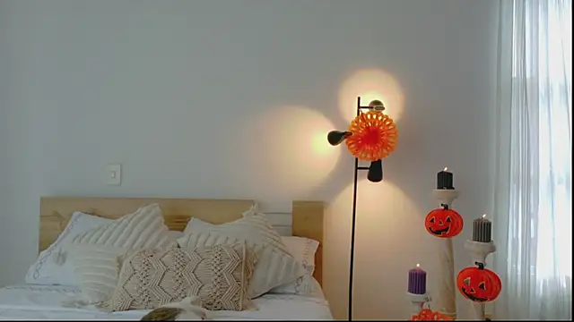 GrettaBenett online show from 10-31-25, 07:15