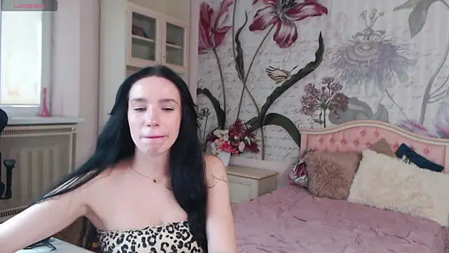 Snapshot of AliciaBow chatting on 10-08-25, 12:03 AliciaBow online show from 10-08-25, 12:03