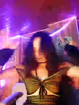 Snapshot of _Laary chatting on 12-25-24, 12:27 Laary online show from 12-25-24, 12:27