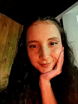 Snapshot of _Laary chatting on 03-12-25, 09:45 Laary online show from 03-12-25, 09:45