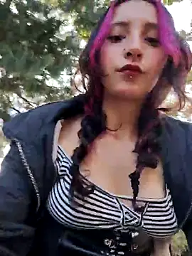 Snapshot of _Laary chatting on 10-04-25, 09:02 Laary online show from 10-04-25, 09:02