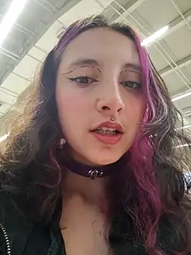 Snapshot of _Laary chatting on 10-18-25, 09:59 Laary online show from 10-18-25, 09:59