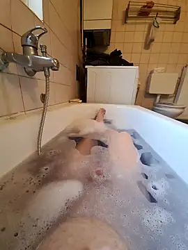 toeloverlive online show from 12-17-24, 09:39