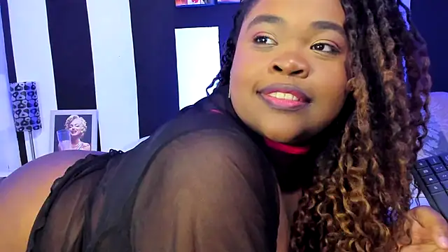 Snapshot of YeminaLeman chatting on 03-15-25, 04:54 YeminaLeman online show from 03-15-25, 04:54