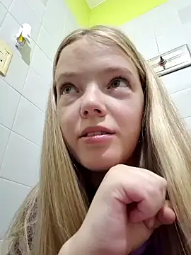 Snapshot of -veranito- chatting on 02-04-25, 03:11 -veranito- online show from 02-04-25, 03:11