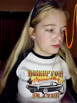 Snapshot of -veranito- chatting on 03-03-25, 03:08 -veranito- online show from 03-03-25, 03:08