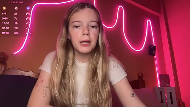 Snapshot of -veranito- chatting on 09-19-25, 03:08 -veranito- online show from 09-19-25, 03:08