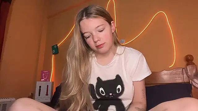 Snapshot of -veranito- chatting on 09-28-25, 03:12 -veranito- online show from 09-28-25, 03:12