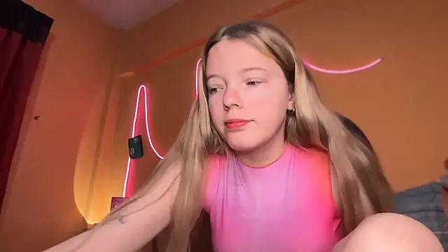 Snapshot of -veranito- chatting on 10-24-25, 03:03 -veranito- online show from 10-24-25, 03:03