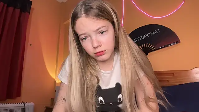 Snapshot of -veranito- chatting on 11-11-25, 03:06 -veranito- online show from 11-11-25, 03:06