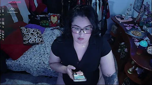 lufek23 online show from 10-04-25, 04:27