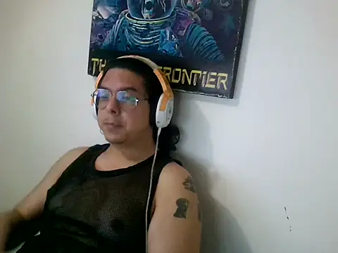 dancingbear14 online show from 05-27-26, 04:31