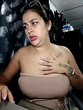 Snapshot of Latina_sexy1 chatting on 02-19-26, 12:17 Latina sexy1 online show from 02-19-26, 12:17