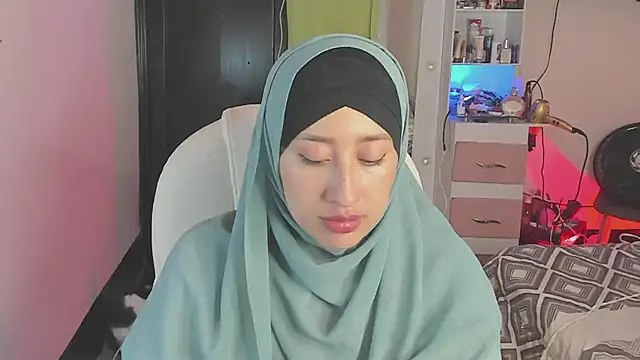 adila anich online show from 12-04-24, 12:19