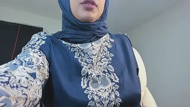 adila anich online show from 01-10-25, 01:10