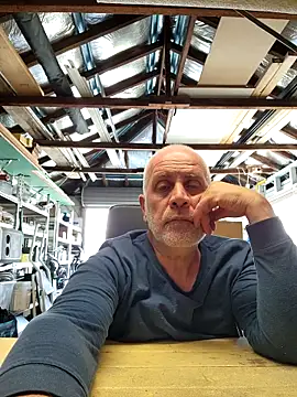 Snapshot of guywifi chatting on 09-20-25, 03:18 guywifi online show from 09-20-25, 03:18