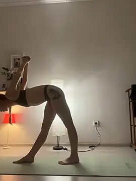 LeyaJohnson online show from 01-28-25, 06:07