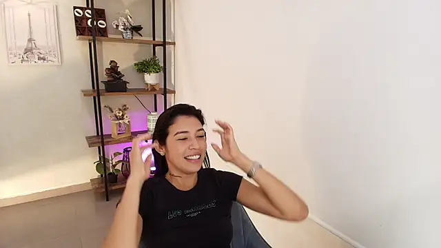 Snapshot of Sassy--Girl chatting on 07-10-26, 07:16 Sassy--Girl online show from 07-10-26, 07:16