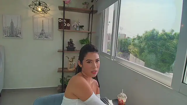 Snapshot of Sassy--Girl chatting on 07-12-26, 01:46 Sassy--Girl online show from 07-12-26, 01:46