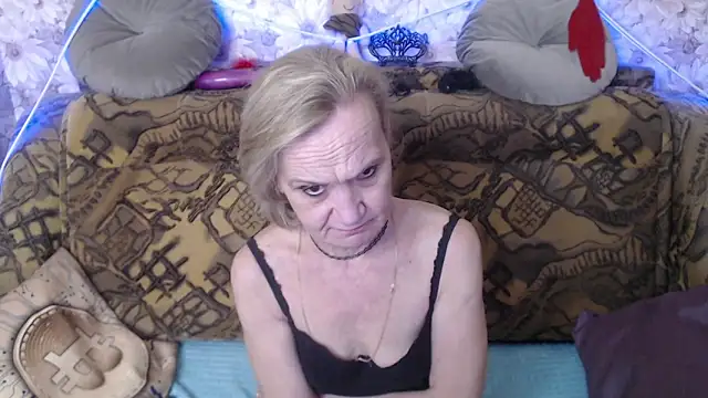 Snapshot of MissBekker chatting on 12-20-24, 03:58 MissBekker online show from 12-20-24, 03:58