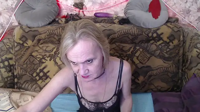 Snapshot of MissBekker chatting on 01-08-25, 08:29 MissBekker online show from 01-08-25, 08:29