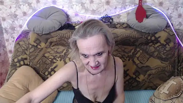 Snapshot of MissBekker chatting on 11-19-25, 09:15 MissBekker online show from 11-19-25, 09:15