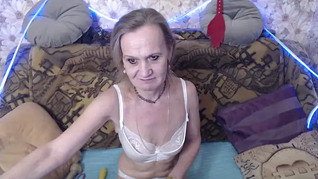 Snapshot of MissBekker chatting on 12-17-25, 07:31 MissBekker online show from 12-17-25, 07:31