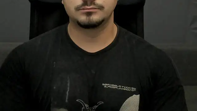 Snapshot of TonyWilcox chatting on 10-23-25, 05:18 TonyWilcox online show from 10-23-25, 05:18