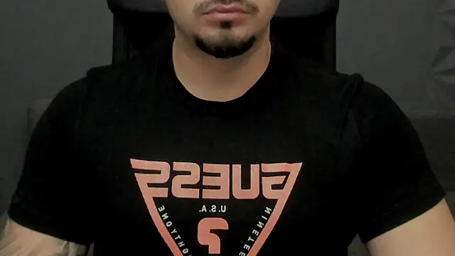 Snapshot of TonyWilcox chatting on 11-25-25, 05:18 TonyWilcox online show from 11-25-25, 05:18