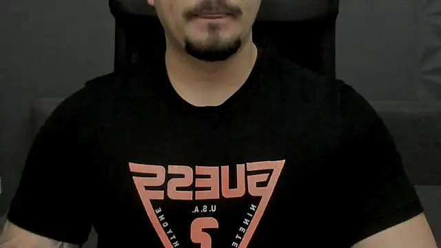 Snapshot of TonyWilcox chatting on 12-16-25, 06:29 TonyWilcox online show from 12-16-25, 06:29